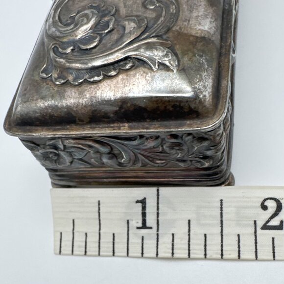 Wilcox Silver Plate Gilt Trinket Box Rectangular Jewelry Floral Embossed Hinged - Picture 4 of 13